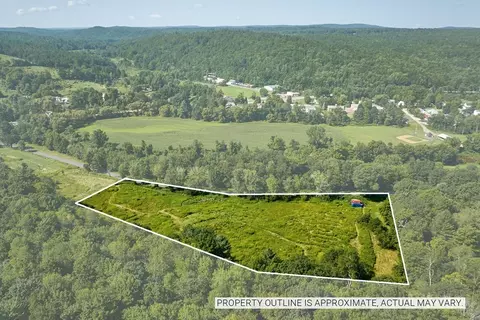 2 Lilac Ave # B, Cummington, MA 01026