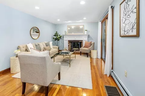Living - 949 Webster St, Hanover, MA 02339 photo 1 of 5
