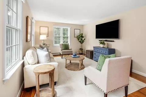 Living - 949 Webster St, Hanover, MA 02339 photo 4 of 5