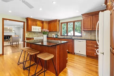 Kitchen - 949 Webster St, Hanover, MA 02339 photo 2 of 2