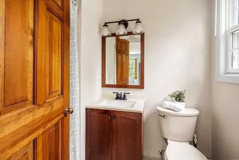 Bath - 949 Webster St, Hanover, MA 02339 photo 2 of 3