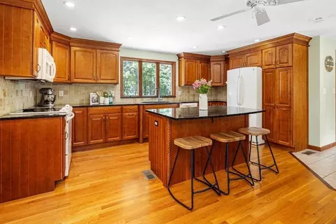 Kitchen - 949 Webster St, Hanover, MA 02339 photo 1 of 2