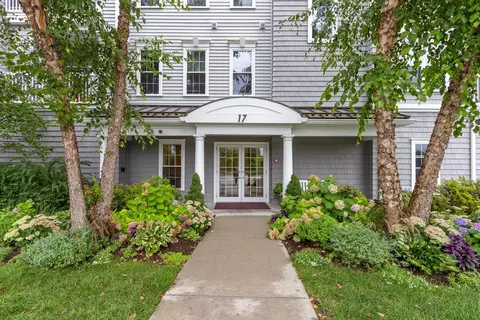 17 Morgan Dr #207, Natick, MA 01760