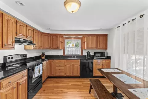 16 Myrtle St, Beverly, MA 01915 photo 3