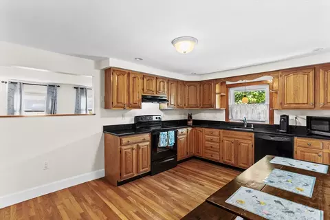16 Myrtle St, Beverly, MA 01915 photo 9