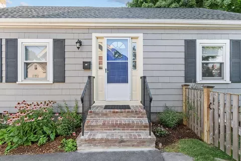 16 Myrtle St, Beverly, MA 01915 photo 2