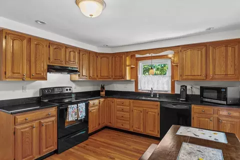 16 Myrtle St, Beverly, MA 01915 photo 4