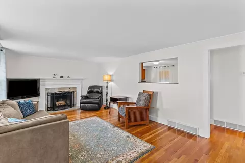 16 Myrtle St, Beverly, MA 01915 photo 10