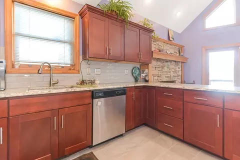 147 S Shr, Webster, MA 01570 photo 10