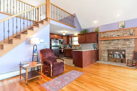 147 S Shr, Webster, MA 01570 photo 4