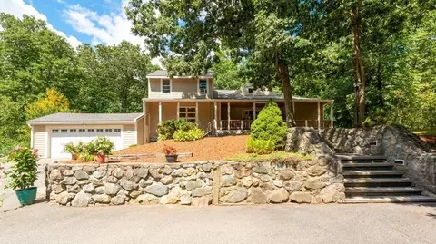 70 School St, Middleton, MA 01949