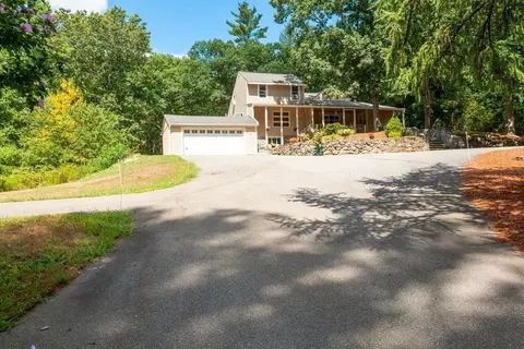 70 School St, Middleton, MA 01949 photo 2