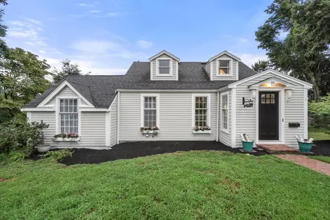 16 Hill St, Cohasset, MA 02025