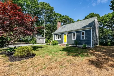 2 Arthur Ct, Sandwich, MA 02644