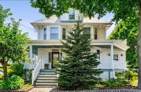 16 Pearl Rd, Nahant, MA 01908