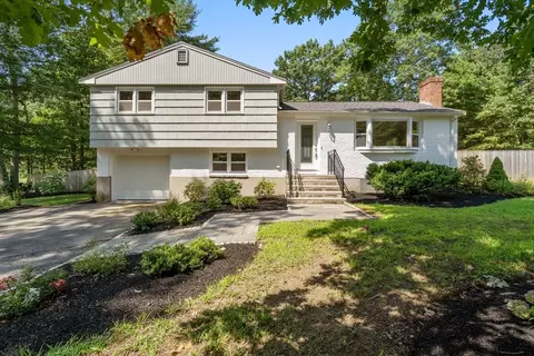 253 Oak St, Westwood, MA 02090