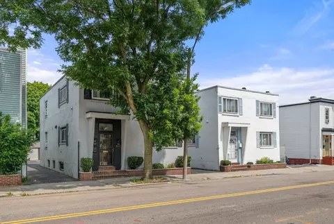 838 Saratoga St, Boston, MA 02128