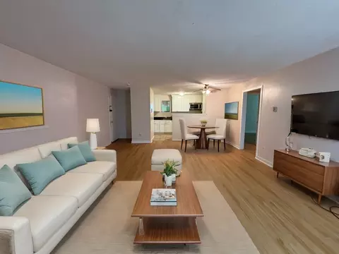 44 Evergreen Rd #102, Leeds, MA 01053