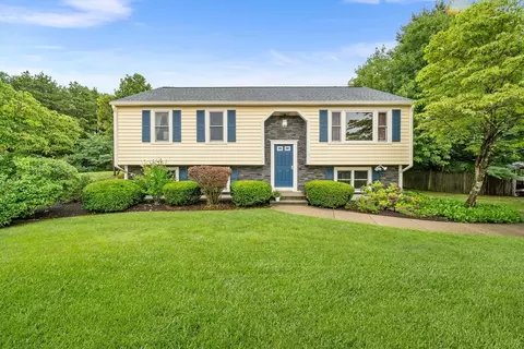 11 Hidden Ln, Mansfield, MA 02048