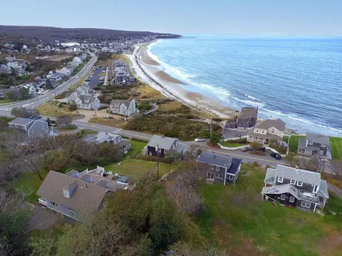 8 Honey Bee Ln, Plymouth, MA 02360