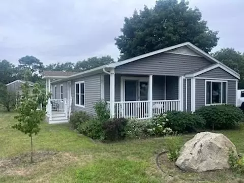 27 Headlands Dr, Plymouth, MA 02360