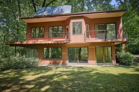 560 Springs Rd, Bedford, MA 01730