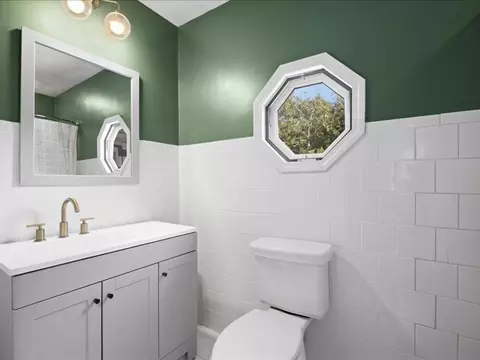 Bath - 32 Eustis St, Saugus, MA 01906 photo 2 of 4