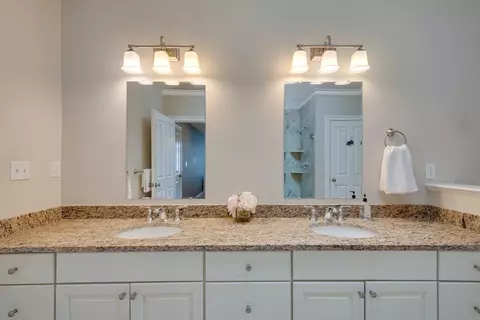 Bath - 100 Kirkbride Dr #117, Danvers, MA 01923 photo 2 of 4