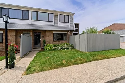 242 Greenbrook Dr #242, Stoughton, MA 02072