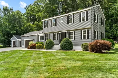 17 Crabapple Ln, Chelmsford, MA 01824