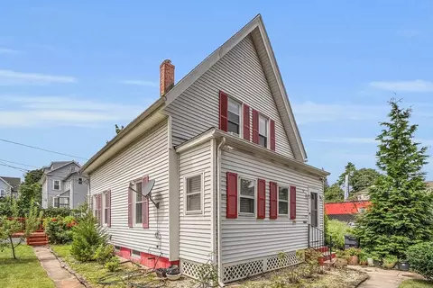 97 Piedmont St, Worcester, MA 01609