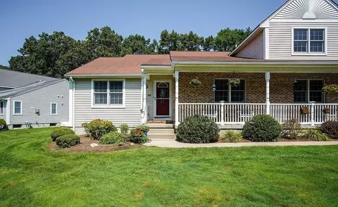 49 Shadowbrook Est #49, South Hadley, MA 01075