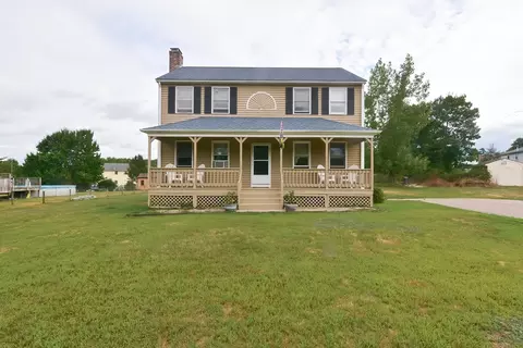 8 Monica Ln, Blackstone, MA 01504