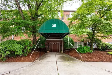 35 Prospect St #308, Woburn, MA 01801