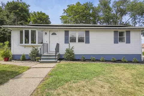 24 Bowling Green Ln, Worcester, MA 01602