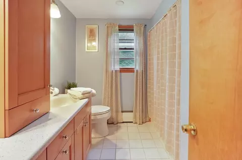 Bath - 24 Aurora St, Worcester, MA 01607 photo 3 of 3