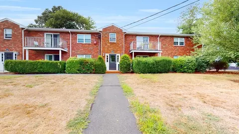 4 Kingswood Dr #3B, Abington, MA 02351