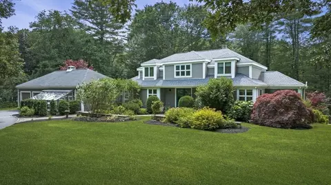 64 Autumn Ln, Hamilton, MA 01982