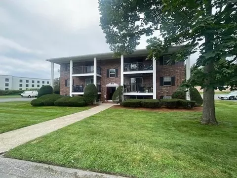 6 Walker Rd #6, North Andover, MA 01845