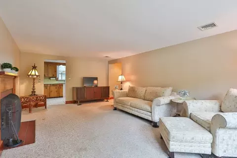 18 Maple St, Hudson, MA 01749 photo 3