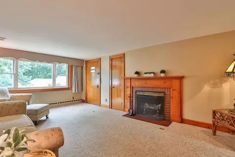 18 Maple St, Hudson, MA 01749 photo 5