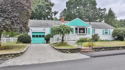 18 Maple St, Hudson, MA 01749 photo 2