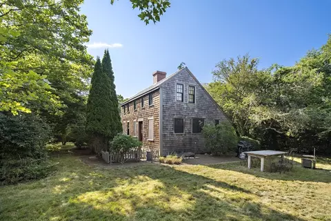4 Elias Ln, West Tisbury, MA 02575