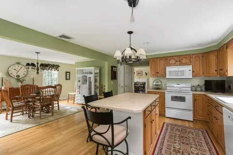 55 Main St, Carver, MA 02330