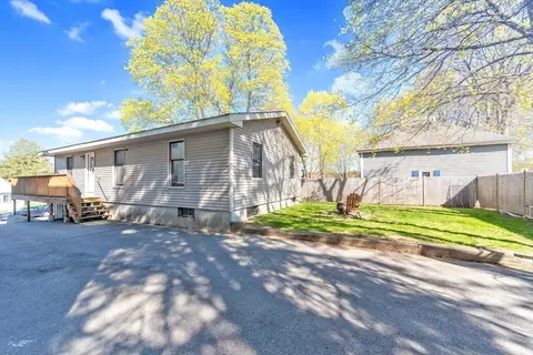 23 Maple St, Clinton, MA 01510 photo 3