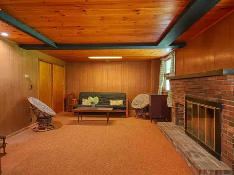 Living - 47 Mechanic St, Upton, MA 01568 photo 6 of 7