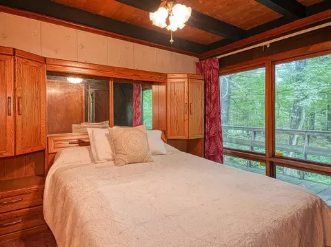 Bedroom - 47 Mechanic St, Upton, MA 01568 photo 2 of 2