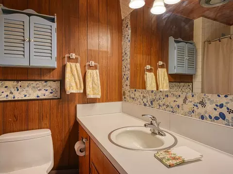 Bath - 47 Mechanic St, Upton, MA 01568 photo 1 of 1