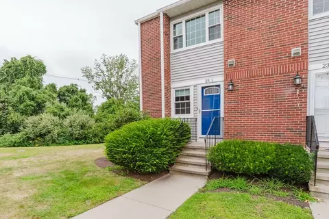 41 Foundry St #23-1, Easton, MA 02375