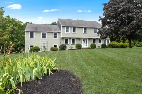 10 Boxwood Ln, Duxbury, MA 02332